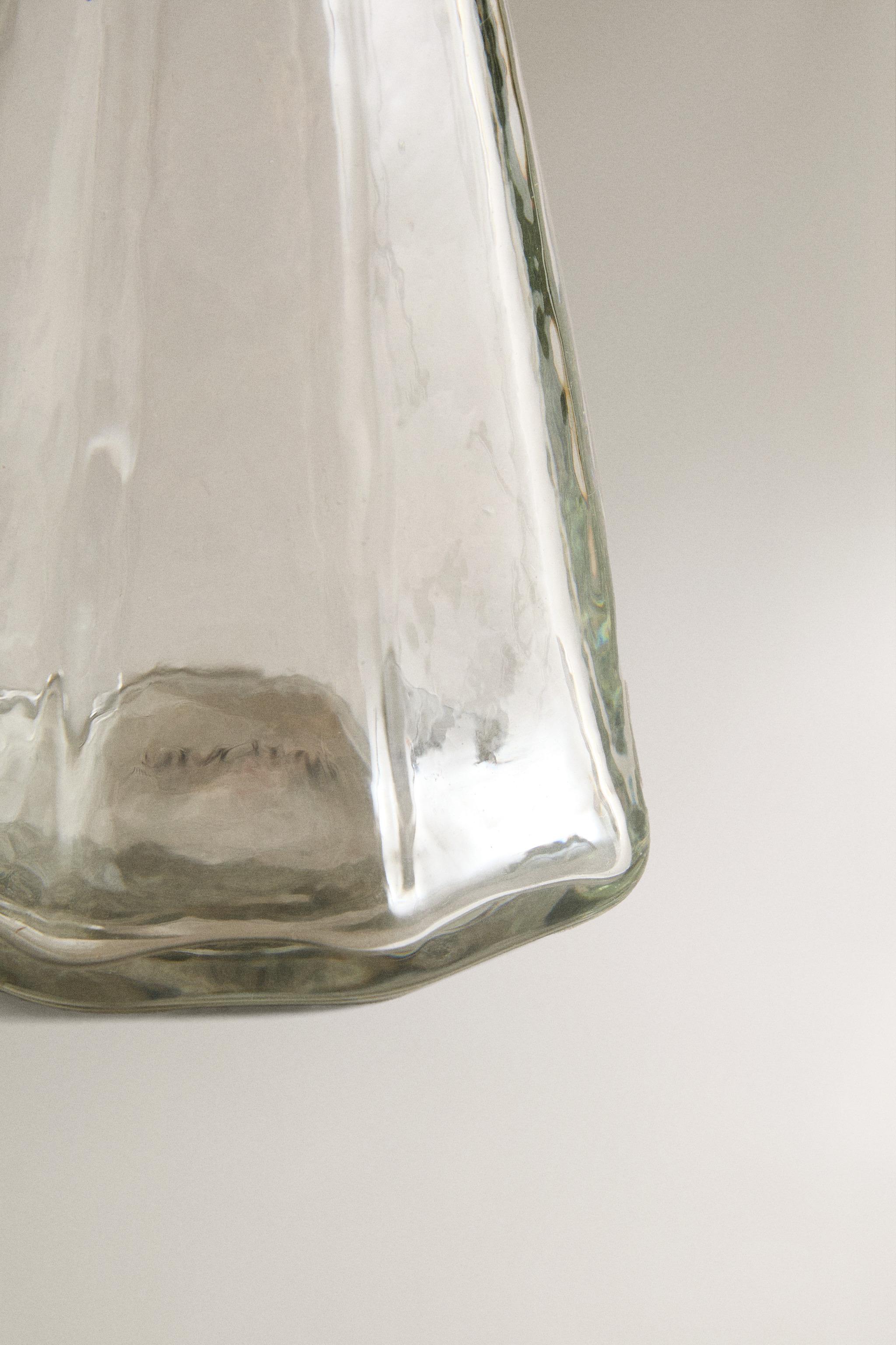 VASE FACETTÉ EN VERRE ÉTROIT